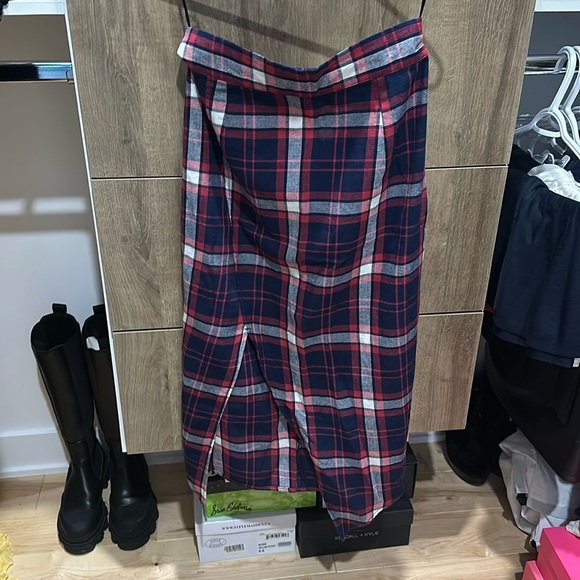 Plaid 3/4 length skirt with front leg slit. Small. Brand new. - Picture 1 of 5